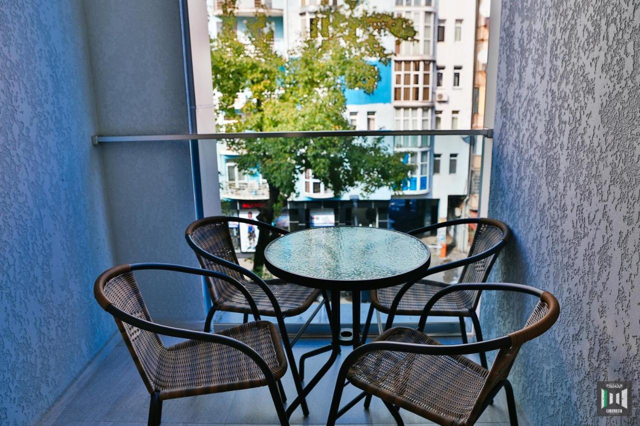 Libereco Aparthotel Batumi Exteriör bild