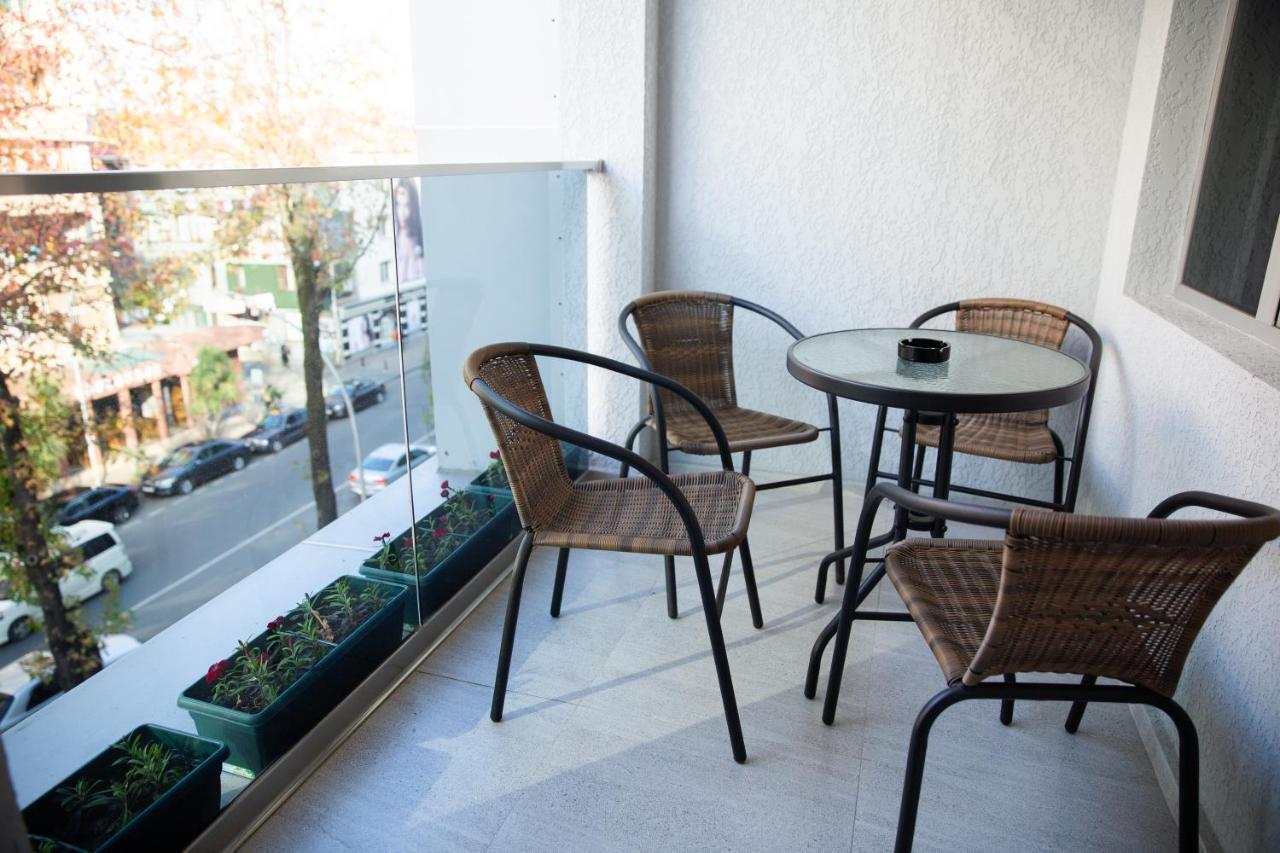 Libereco Aparthotel Batumi Exteriör bild