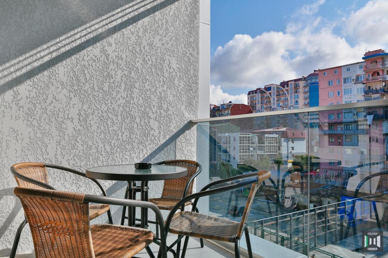 Libereco Aparthotel Batumi Exteriör bild